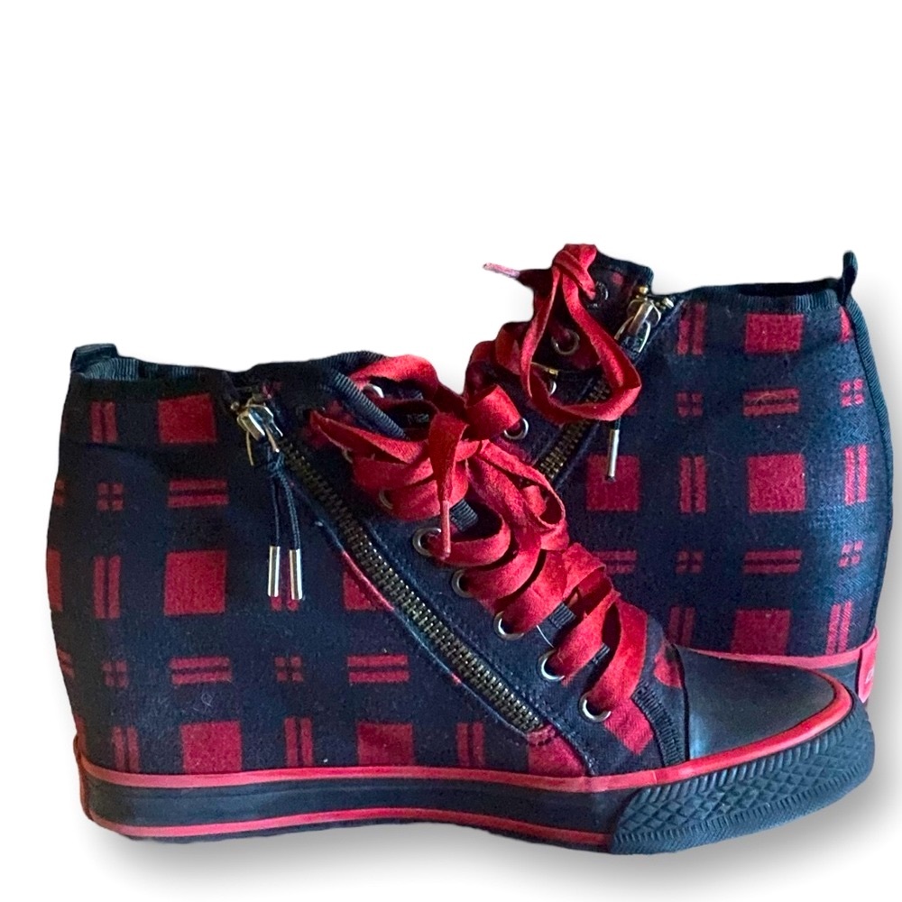 DKNY Griffin Red Plaid Wedge Sneaker Women’s Size 8 Tie-Up Side Zip A+ Condition